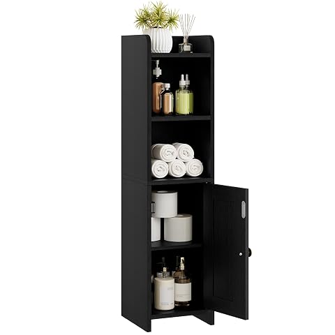 Armoire noire étroite de salle de bain avec porte, placée près d’un WC dans un espace lumineux.