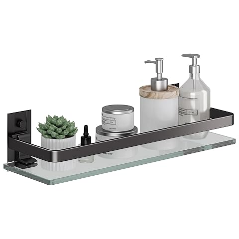 Étagère murale en verre transparent avec rail noir, installée au-dessus d’une vasque claire.
