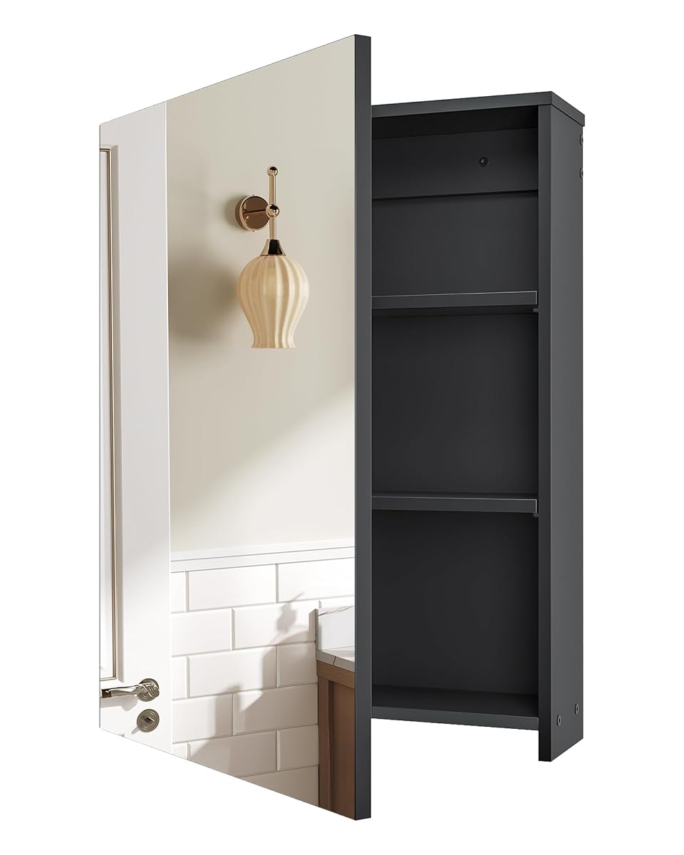 Armoire de toilette murale noire avec miroir, installée au-dessus d’une vasque en pierre claire.