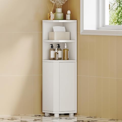Armoire d’angle blanche avec espaces ouverts et deux portes dans une salle de bain claire.